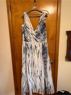 K Jordan White and Navy Tie-Dye V-Neck Maxi Dress sz 3x